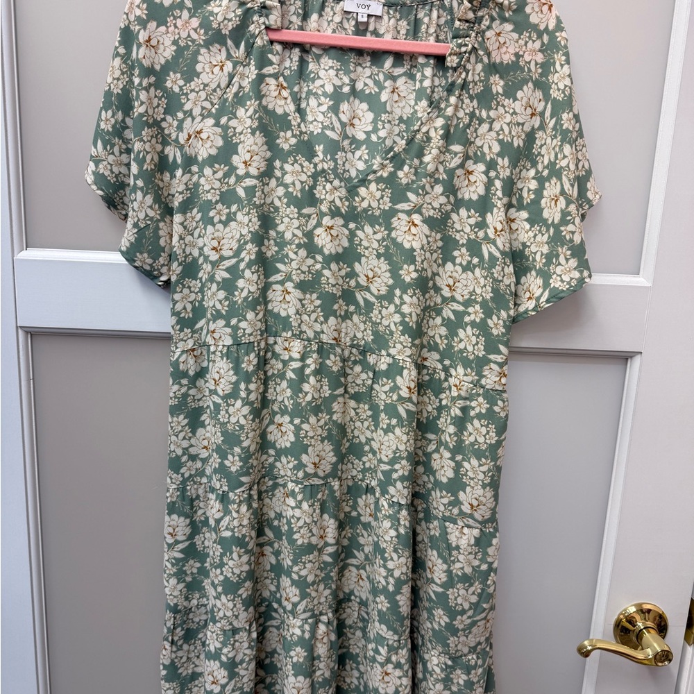 Green Floral Mini Dress V-Neck Flowy Feminine Spring Summer Boutique - Picture 2 of 7